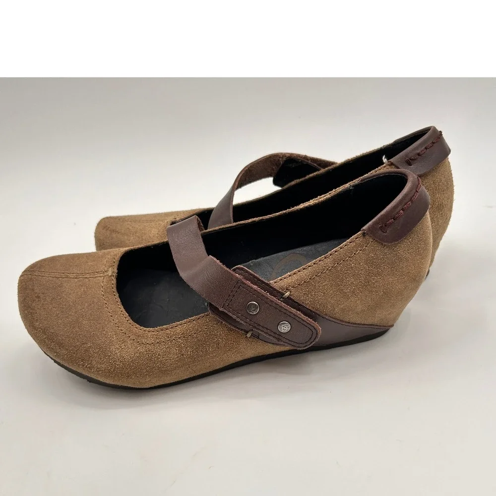 OTBT Suede Mary Jane Flats Tan Brown Leather Strap Comfort Shoes Size 8